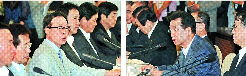 20일 오전 서울 삼청동 총리공관에서 독도 영유권 명기와 금강산 관광객 피격 사망사건과 관련, 당·정·청회의가 열렸다. 왼쪽 사진에선 한나라당 박희태(왼쪽 세번째) 대표가 정부의 미숙한 대응을 질책하고, 오른쪽 사진에선 한승수(오른쪽 두번째) 국무총리가 정부 대책을 설명하고 있다. 김명국기자 daunso@seoul.co.kr