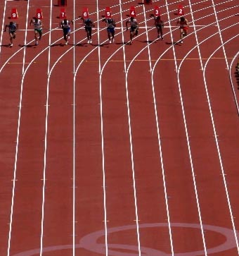 메달밭 육상 경기가 시작된 15일, 남자 100m 예선 1라운드 6조 선수들이 메인스타디움인 궈자티위창 트랙 위를 내달리고 있다. 베이징 올림픽사진공동취재단