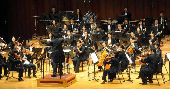 서울신문사 주최 푸치니 탄생 150주년 기념 ‘2008 청소년음악회’가 18일 서울 예술의전당 콘서트홀에서 성황리에 열렸다. 안주영기자 jya@seoul.co.kr