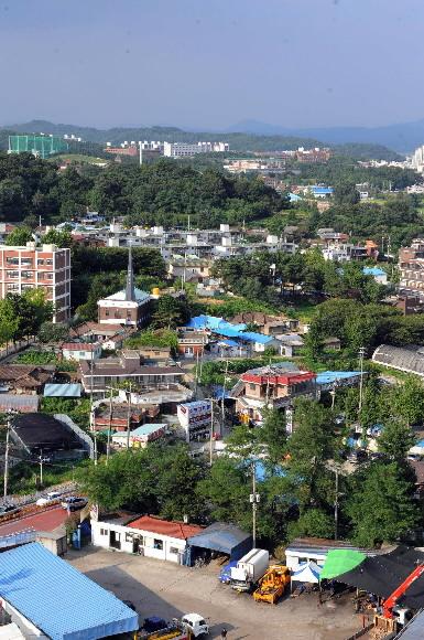 지난 20일 경기 오산 세교2지구 일대가 신도시로 추가 지정되자 현지에서는 미분양을 우려하는 쪽과 자족도시 기능을 염두에 둔 모습이 엇갈리고 있다. 오산 이호정기자 hojeong@seoul.co.kr