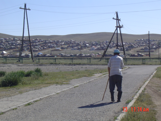 .초원의 구릉지에 터를 잡은 울란바토르의 작은 위성도시.우리 눈에는 시골 정경처럼 보이지만 유목 특성 상 몽골에서는 이 정도 규모의 도시를 형성하기도 쉽지 않다.