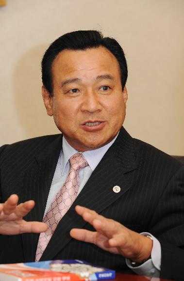 이완구 충남지사