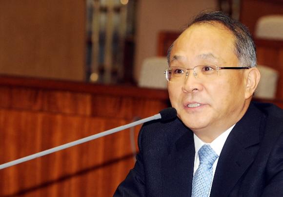 양창수 대법관 후보자가 3일 국회에서 열린 인사청문회에서 의원들의 질의에 답변하고 있다. 김명국기자 daunso@seoul.co.kr