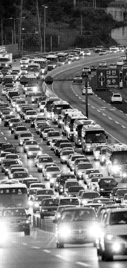 추석 연휴 마지막날인 15일 경부고속도로 서울 방향 천안삼거리 휴게소 부근이 귀경차량으로 정체를 빚고 있다. 하지만 짧은 연휴에도 불구하고 역귀성 증가와 대중교통 이용객 증가, 교통량 분산 등으로 인해 대체로 예상보다 원활한 소통을 보였다. 안주영기자 jya@seoul.co.kr