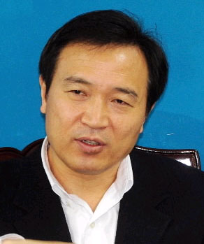 ●임태희 한나라당 정책위의장 ▲경기 성남(51) ▲서울대 경영학과 ▲행시 24회 ▲재경부 산업경제과장 ▲청와대 비서실 ▲한나라당 제2정조위원장 ▲대표 비서실장 ▲대변인 ▲원내 수석부대표 ▲여의도연구소장 ▲16,17,18대 의원