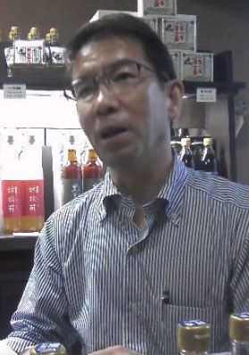 지역의 무농약 쌀로 115년째 기업을 운영 중인 명품식초생산업체 ‘이오양조’ 이오 쓰요시 사장.