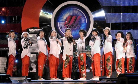 올해로 32년째를 맞은 ‘MBC 2008 대학가요제’가 새달 4일 전북대 대운동장에서 펼쳐진다. 사진은 지난해 대상을 수상한 팀 B2가 열창하는 모습.