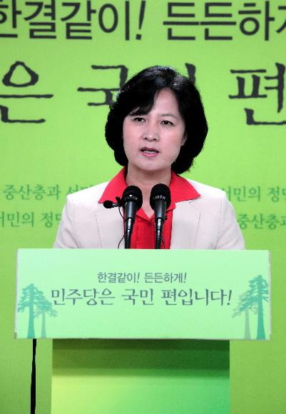 민주당 추미애 의원이 28일 서울 여의도 당사에서 북핵 문제와 관련해 기자회견을 갖고 있다. 김명국기자 daunso@seoul.co.kr