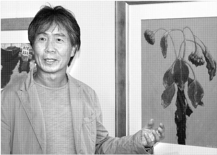 국립의료원 미술관에서 첫 그림전을 여는 최백호씨가 자신의 그림 ‘해바라기’를 설명하고 있다. 류재림기자 jawoolim@seoul.co.kr