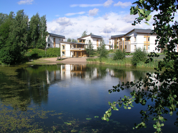 핀란드 생태 도시인 에코 비키의 주택가 모습.호수와 개천,나무와 숲 등 자연이 주택가 속으로 들어와 있다. 헬싱키 이도운기자 dawn@seoul.co.kr