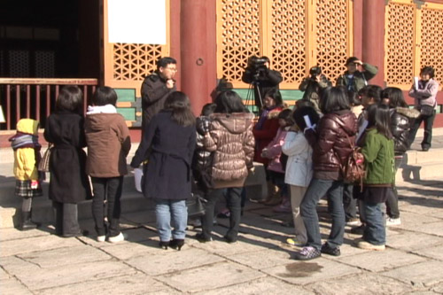 23일 치뤄진 학업성취도평가를 거부한 학생·학부모들이 서울 덕수궁 미술관에서 체험학습을 하고 있다.