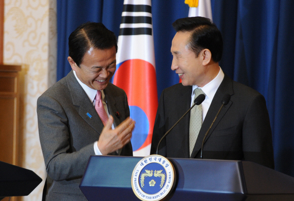 활짝 웃는 한·일 정상