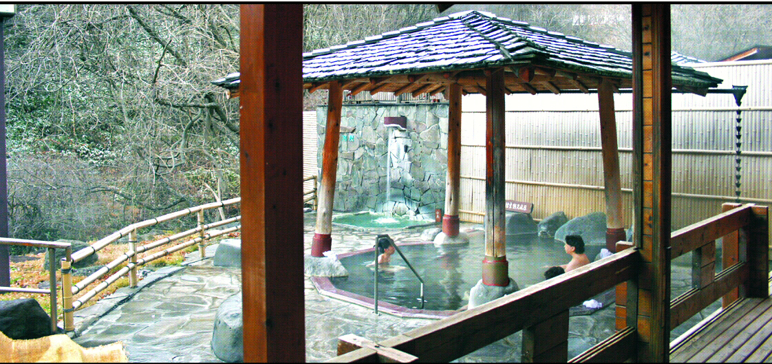 다테시나고원 지역에 있는 ‘다키노유’의 노천온천.