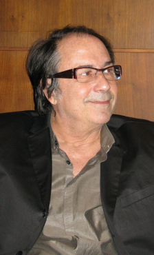 “30년 실험극을 하다 ‘노트르담 드 파리’로 처음 상업뮤지컬에 도전할 때 주변에서 비판이 심했다.”는 질 마으는 “이젠 다들 부러워한다.”며 호탕하게 웃었다.