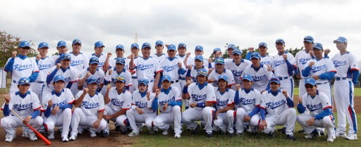 가자! 4강 김인식 감독이 이끄는 월드베이스볼클래식(WBC) 대표팀이 17일 미국 하와이 주 호놀룰루의 센트럴 오아후 리저널파크에서 전지훈련에 들어가기에 앞서 파이팅을 외치며 ‘4강 신화’ 재연을 다짐하고 있다. 호놀룰루(미 하와이 주) 연합뉴스 