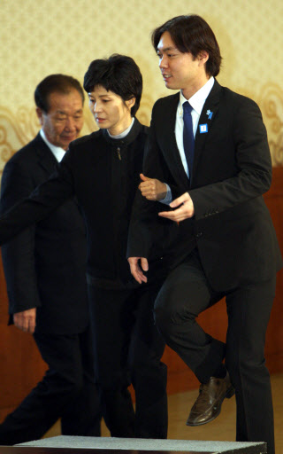 12년만에 공개 석상에