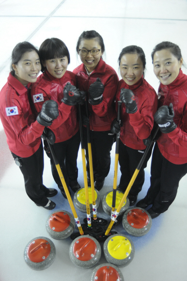 사진 왼쪽부터 이현정, 신미성, 이슬비, 김지선, 김미연.