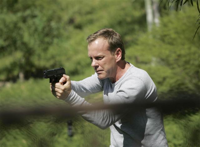 미국을 위협하는 각종 테러에 맞서 종횡무진 활약을 펼치는 ‘24’의 주인공 잭 바우어(키퍼 서덜랜드).