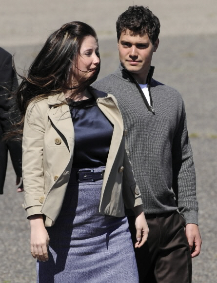 세라 페일린 알래스카 주지사의 딸 브리스톨(왼쪽)과 남자친구 리바이 존스턴. 서울신문 포토라이브러리