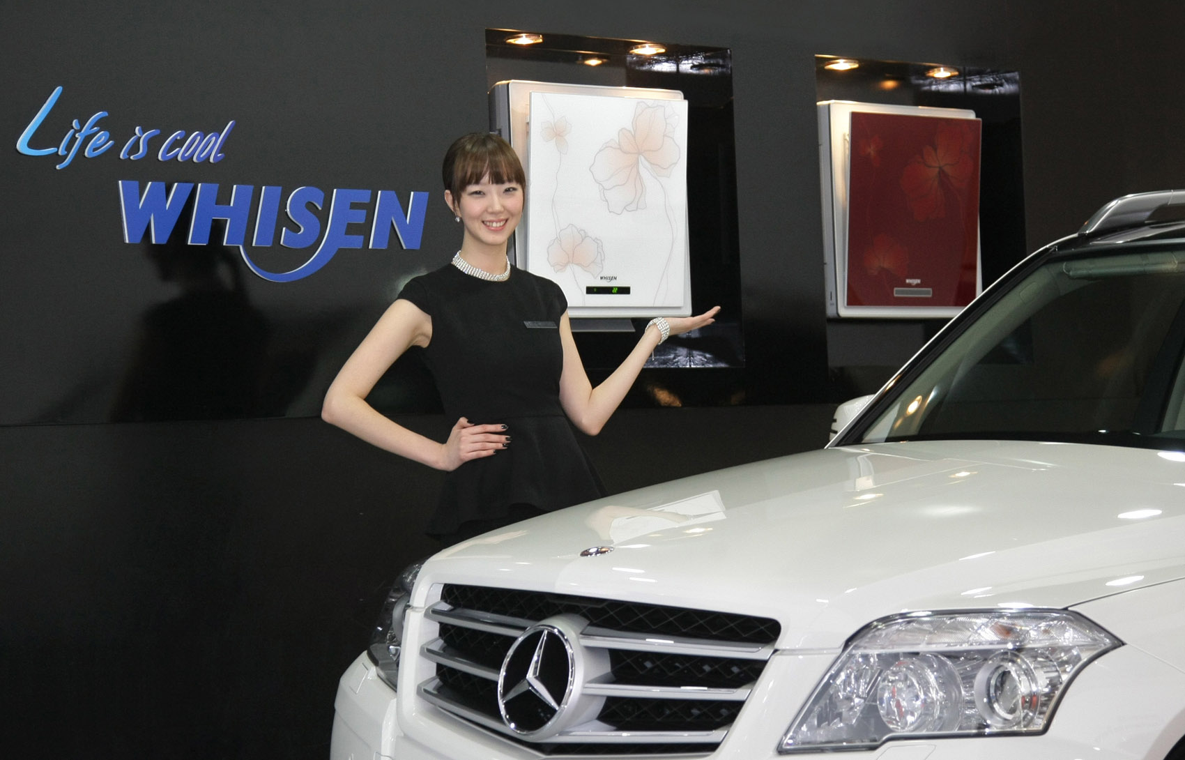 LG전자 휘센 ‘하상림’ 액자형 에어컨과 메르세데스-벤츠의 ‘GLK 350 4MATIC’ 모델