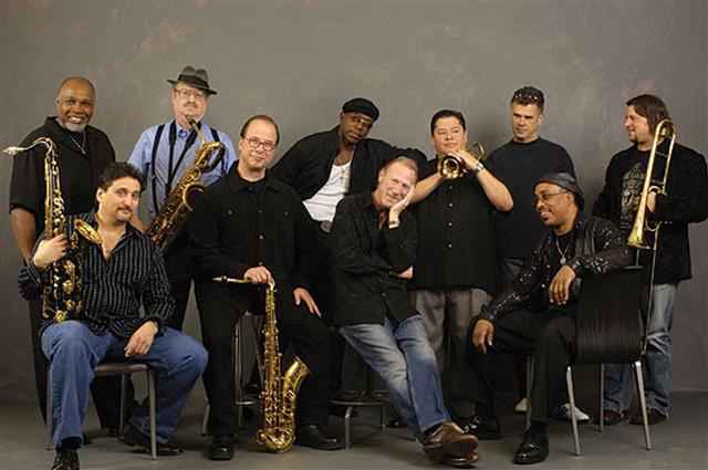 10인조 브라스밴드 ‘타워 오브 파워’