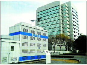 일본 나고야에 위치한 NGK 본사의 500㎾급 NAS전지시스템. NGK는 이 시스템으로 연간 1억 700만원가량의 절전효과를 거두고 있다. 나고야 박홍기특파원