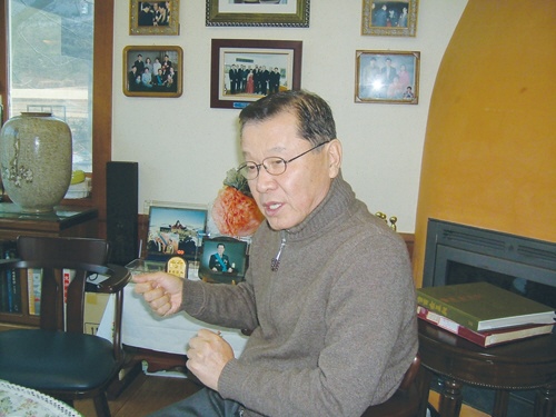 흙은 만물의 생명이자 어머니라며 농사에 뛰어든 이재욱 회장