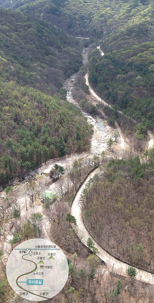 상공에서 내려다 본 우이령길 24일 돌아본 우이령에서는 일반인 공개를 앞두고 탐방로 조성작업이 한창이었다.  국립공원관리공단 제공