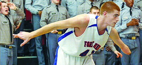 신경을 곤두세운 채 수비에 집중하는 케빈 라우에에게 왼팔은 결코 장애가 되지 못한다.  뉴욕타임스 홈페이지