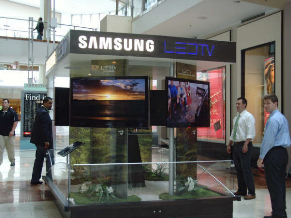 미국 뉴저지 니만 마커스 백화점에 들어선 삼성전자 LED TV홍보관. 미국에서 팔리는 프리미엄 TV와 휴대전화 두 대 가운데 한 대는 삼성제품이다.