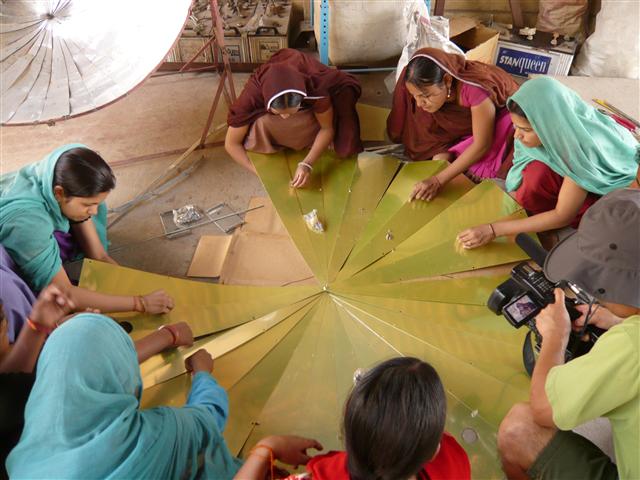 인도의 태양열 에너지 이용사례를 심층 소개한 EBS 다큐프라임 ‘위대한 발명’편.