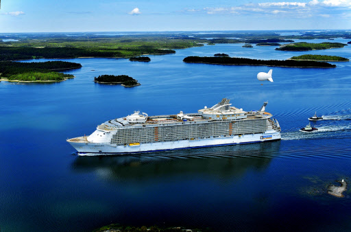 STX유럽이 미국 선주사에 인도할 세계 최대 규모의 크루즈선 ‘오아시스 오브 더 시스’가 지난 8일부터 시범운항을 하고 있다. STX 제공