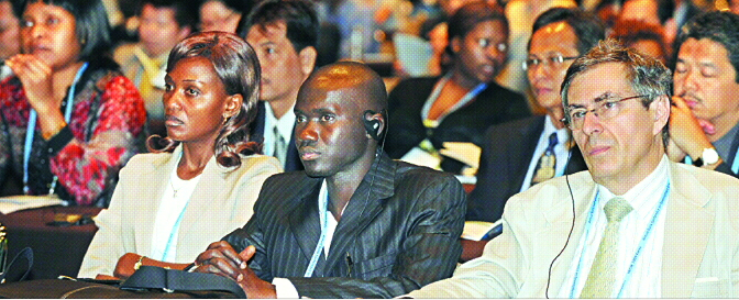 22일 서울 장충동 신라호텔에서 열린 세계은행·기획재정부 공동 주최 ‘개발경제 콘퍼런스(ABCDE)’에서 세계 각국의 참석자들이 저스틴 리 세계은행(WB) 부총재의 기조연설을 듣고 있다. 안주영기자 jya@seoul.co.kr