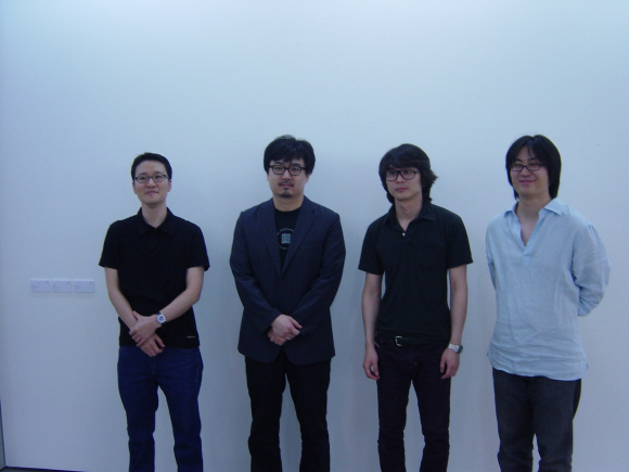 현대미술 작가들. 왼쪽부터 홍경택·이동기·권오상·신기운.