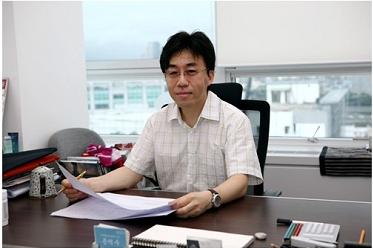 <은덕수교수님>   - 서울대학교 산업디자인 학사    - 서울대학교 공업디자인 석사   - RTEC DESIGN CONSULTANTS                INC. 디자인기획 2팀 팀장   - IDAS 디자인기획 이사   - 공공  디자인학회 이사   - 서울시 도시철도공사 기술자문위원  