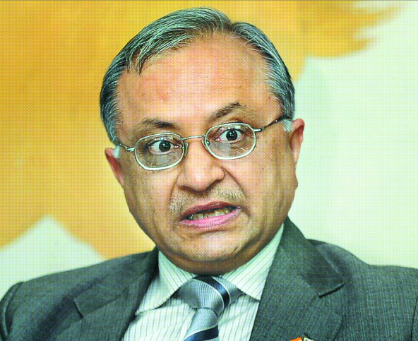 스칸드 타얄 인도대사가 지난 3일 서울 한남동 주한 인도대사관에서 가진 서울신문과의 인터뷰를 통해 인도의 성장 가능성과 해결해야 할 과제에 대해 설명하고 있다. 손형준기자 boltagoo@seoul.co.kr