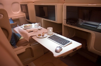 올해부터 장거리 국제선 항공기에서도 초고속 인터넷 서비스 이용이 가능해진다.  사진 싱가포르 항공 
