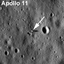 달 궤도탐사 위성이 40년 만에 촬영한 아폴로 11호의 착륙 현장에 남아있는 착륙 모듈.NASA 제공 연합뉴스