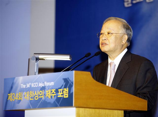 손경식 대한상공회의소 회장이 22일 제주 신라호텔에서 열린 제주포럼에서 기조연설을 하고 있다. 대한상공회의소 제공