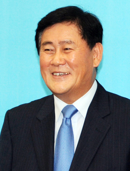 한나라당내 친박계로, 지식경제부 장관에 내정된 최경환 의원. 안주영기자 jya@seoul.co.kr