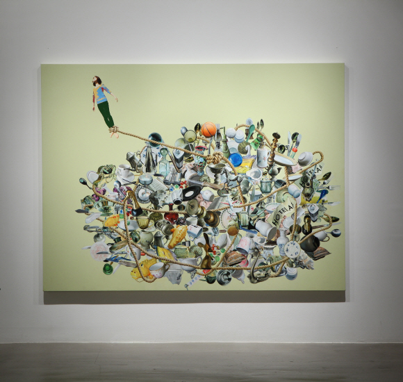 작가의 어머니가 걱정했던 말을 그대로 제목으로 삼은 작품이다. ‘어느날 엄마가 말했다. 너, 그러다가 죽을 때 죄 덩어리가 발목에 묶여서 하늘에 못올라가는 거, 그거 아니?’(캔버스에 유화, 2009)