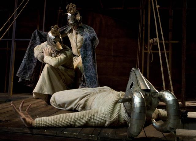 셰익스피어의 원작을 재구성한 이탈리아 연극 ‘햄릿-육신의 고요’.