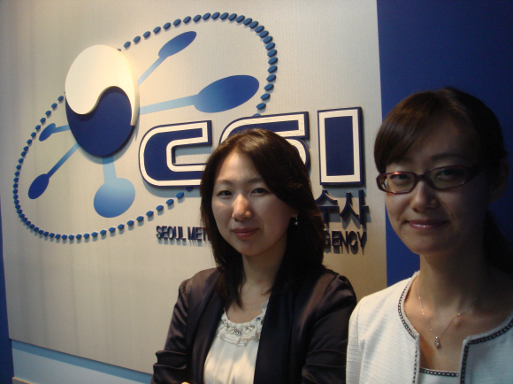 서울지방경찰청 과학수사계 행동과학팀 소속 프로파일러(범죄분석관)인 김경옥(오른쪽) 경장과 김윤희 경장. 