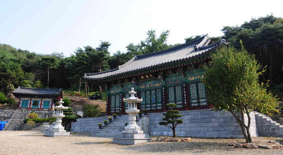 전주 8경의 하나로 꼽히는 남고사. 안온한 모습이 친근해 보인다.