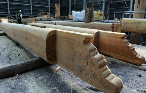 22일 막바지 목공사로 여념이 없는 광화문 복원공사 2층 내부 현장. 각종 부자재가 가지런히 준비돼 있다.  도준석기자 pado@seoul.co.kr