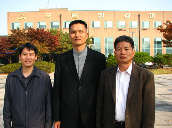 국립환경과학원 생태평가팀. 왼쪽부터 최태영연구사, 김명진과장, 양병국연구관.