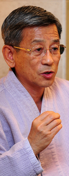 500쌍에 이르는 부부들에게 마음 수행법을 지도한 권도갑 원불교 교무는 “부부는 가장 구체적인 경전”이라고 말했다.  손형준기자 boltagoo@seoul.co.kr