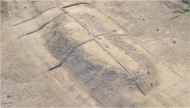 경기 연천 횡산리 적석총 발굴유적 전경.