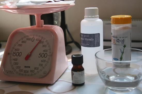 엄마표 치약 만드는 재료들. 시중의 상점과 인터넷 쇼핑몰 등에서 구입할 수 있다.  블로거 슈가 제공