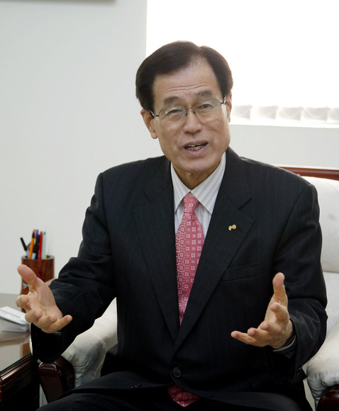 정강정 경주세계문화엑스포 사무총장이 오는 10월 태국수도 방콕에서 개최될 ‘방콕-경주세계문화엑스포 2010’ 행사를 소개하고 있다. 